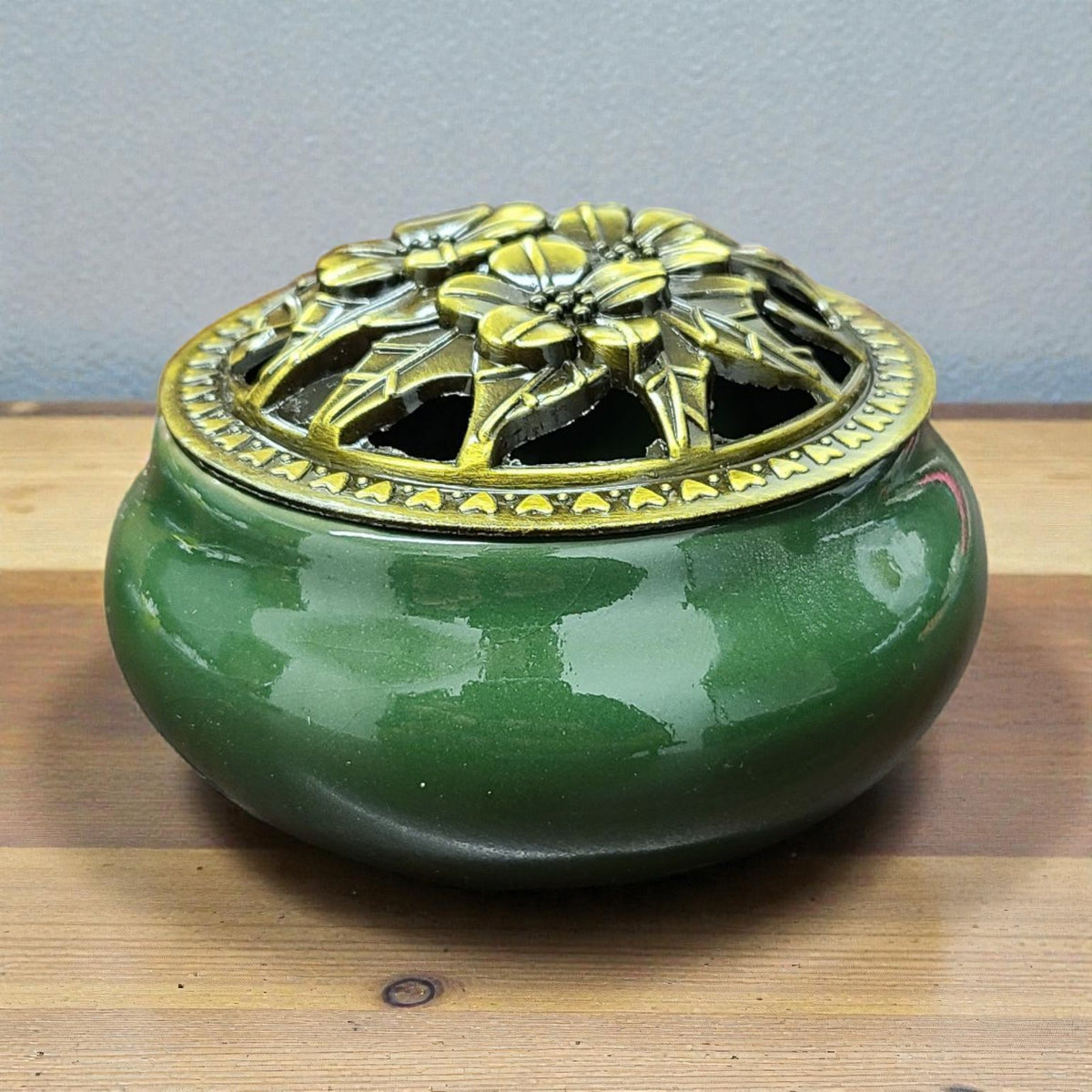 Green Ceramic Incense Burner Bowl with Floral Lid – 3.75” Charcoal Incense Holder with Fireproof Felt Pad