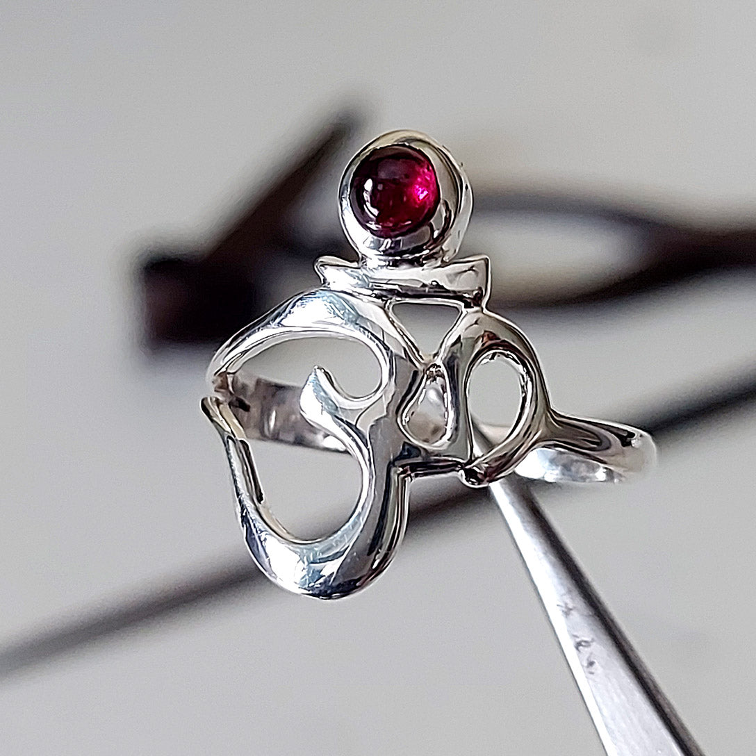 Garnet Om Sterling Silver Ring Size 8