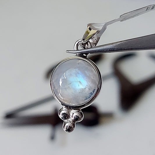 R. Moonstone Round Sterling Silver Pendant ( Lodestone Style)