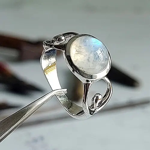 Rainbow Moonstone Divine Feminine Goddess Shank Sterling Silver Ring Size 6