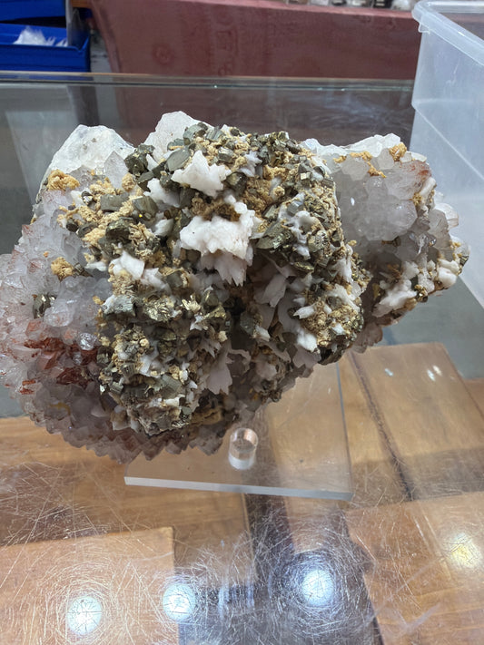 Quartz Chalcopyrite Hematite Dolomite