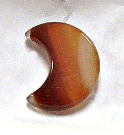 STONE 30mm CRESCENT MOON IN CARNELIAN AGATE