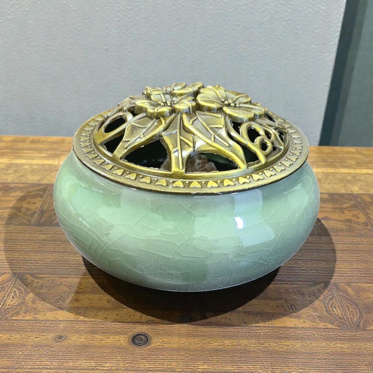 Mint Green Ceramic Incense Burner Bowl with Floral Lid – 3.75” Charcoal Burner with Fireproof Felt Pad