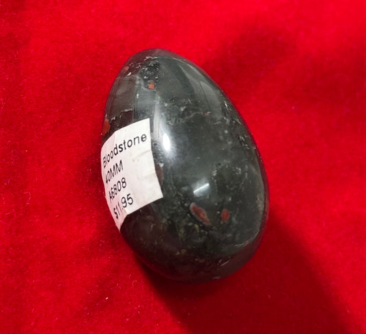 Bloodstone 40MM Crystal – polished bloodstone measuring 40mm, known for strength and healing energy.
