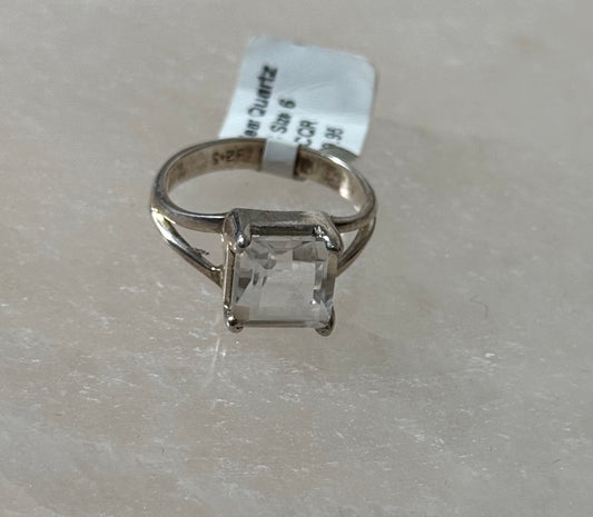 Clear Quartz Sterling Silver Ring Size 6 – brilliant clear quartz set in sterling silver, perfect for elegant and versatile jewelry.
