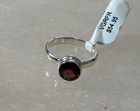 Garnet Faceted Circle Shaped Sterling Silver Ring Size 5 – beautiful faceted circular garnet set in sterling silver, ideal for elegant and timeless jewelry.
