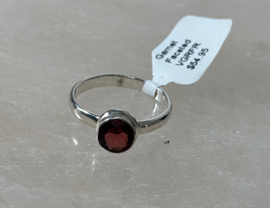 Garnet Faceted Circle Shaped Sterling Silver Ring Size 8 – elegant faceted circular garnet set in sterling silver, perfect for stylish and refined jewelry.

