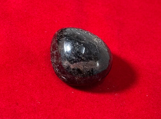 Garnet Tumbled Crystal – polished garnet stones known for energy, vitality, and passion.
