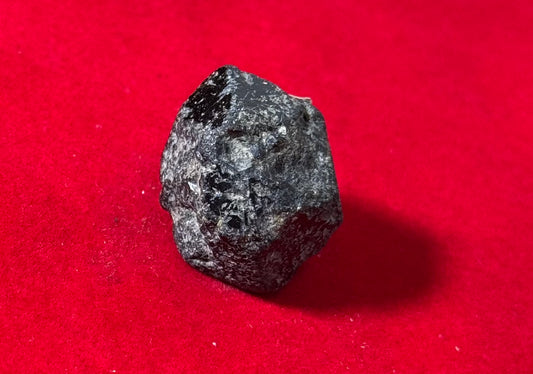 Garnet Tumbles Crystal – polished garnet stones known for energy, vitality, and passion.
