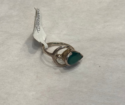 Green Onyx Goddess Sterling Silver Ring size 7 – elegant green crystal jewelry inspired by the goddess, symbolizing healing and protection.
