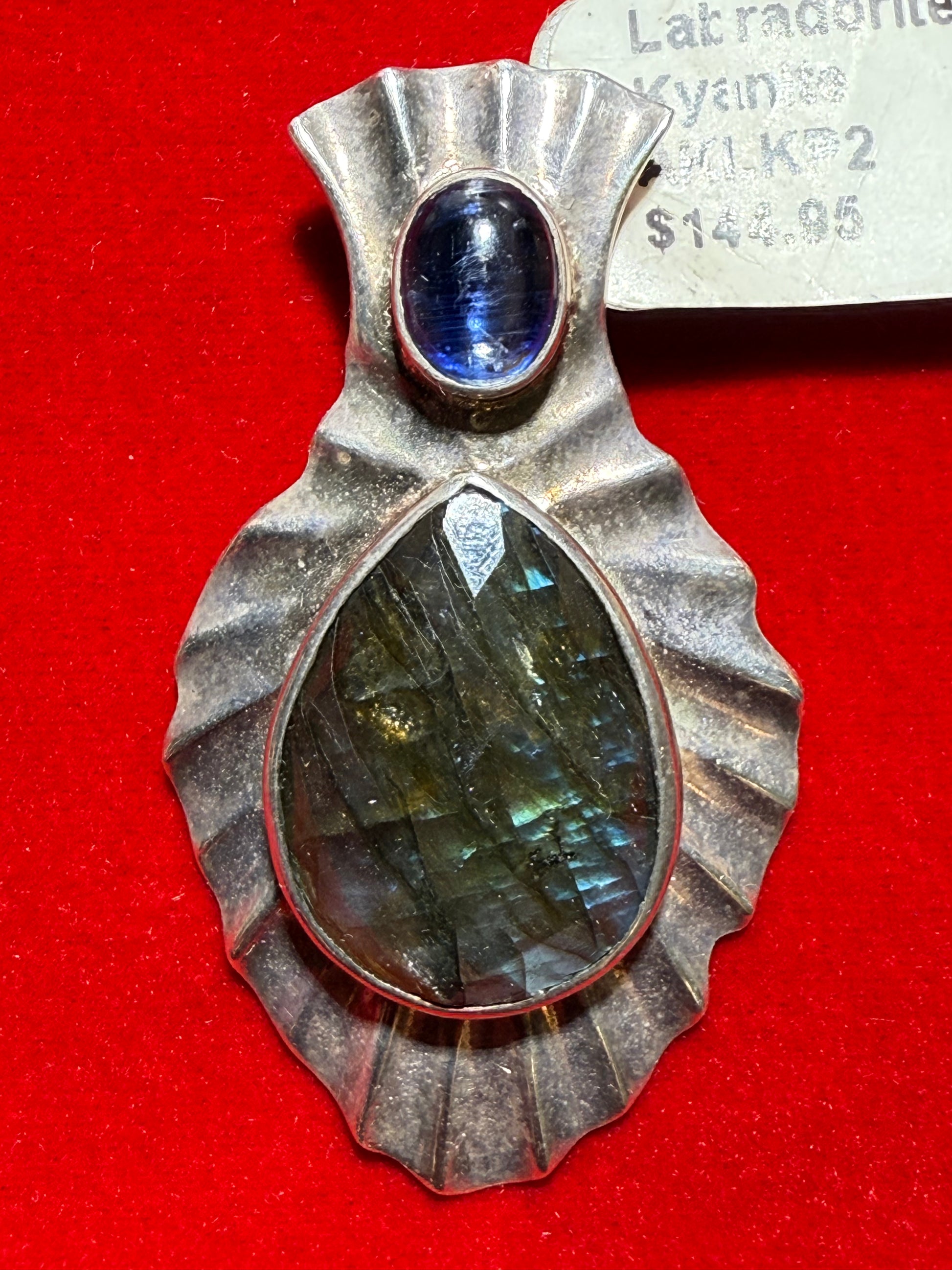 Labradorite with Kyanite SS Pendant – unique silver jewelry combining iridescent labradorite and blue kyanite stones for protection and clarity.
