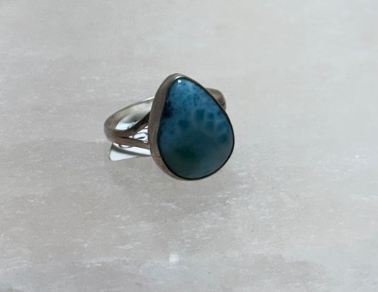 Larimar Sterling Silver Ring Size 9 – exquisite larimar stone set in sterling silver, a perfect blend of beauty and craftsmanship.
