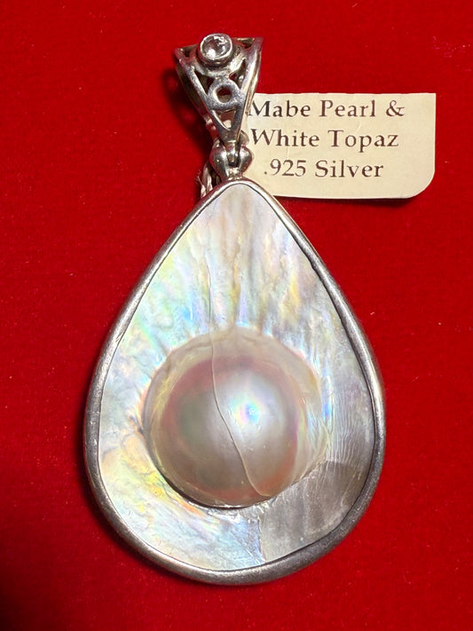 Mabe Pearl and White Topaz Sterling Silver Pendant – elegant jewelry featuring lustrous mabe pearl and sparkling white topaz symbolizing purity and clarity.
