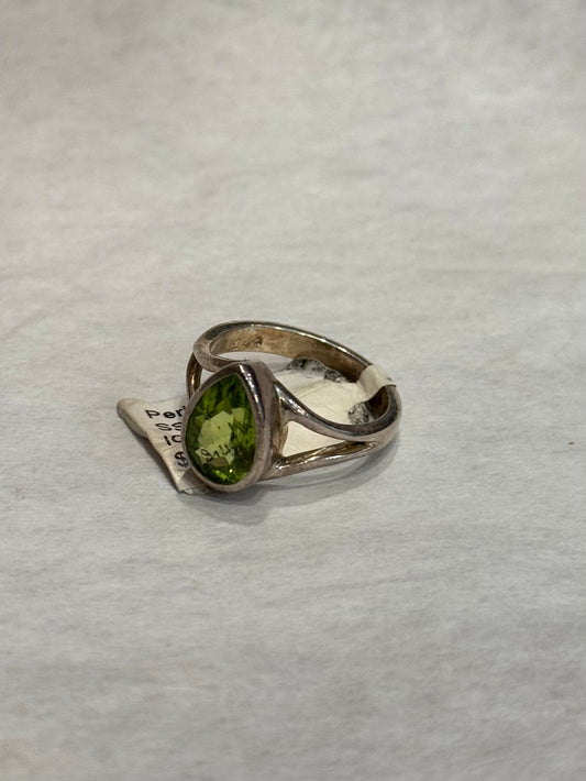 Peridot Sterling Silver Ring size 5 – vibrant green crystal jewelry known for abundance, healing, and positive energy.
