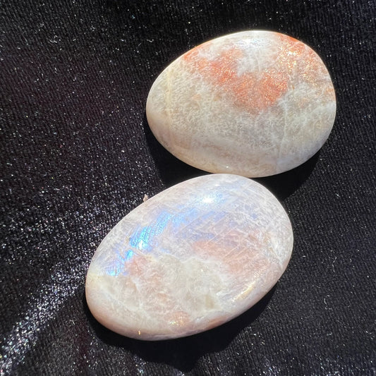 Moonstone Polished Cab