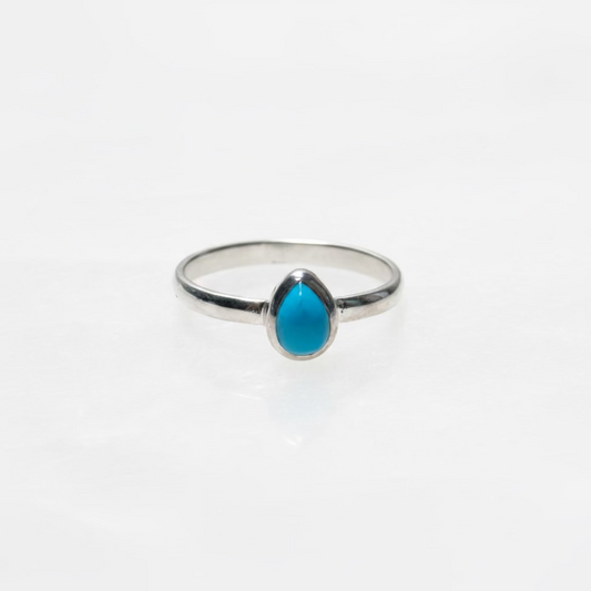 Turquoise Sterling Silver Ring Size 10 – striking turquoise stone set in sterling silver, crafted for bold and timeless style.
