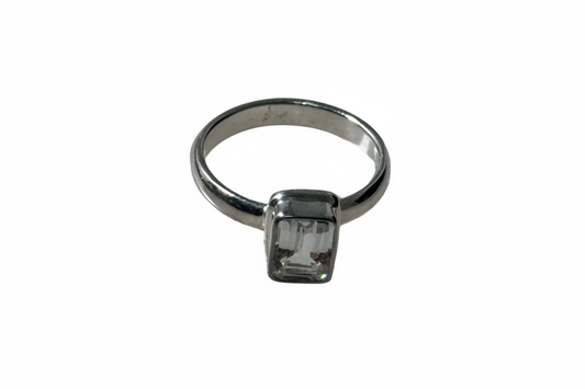 White Topaz Faceted Sterling Silver Crystal Ring Size 8 – sparkling faceted white topaz set in sterling silver, perfect for elegant and radiant jewelry.
