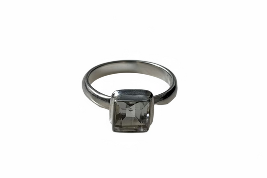 White Topaz Faceted Sterling Silver Crystal Ring Size 8 – sparkling faceted white topaz set in sterling silver, perfect for elegant and radiant jewelry.
