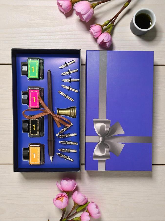 Feather Quill Pen Dip Set – Style 28 | Includes 4 Ink Colors, Feather Pen, Pen Holder & 10 Nibs (5 Extra + 5 Assorted)